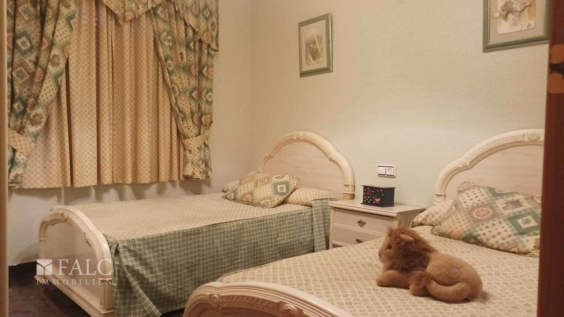 Schlafzimmer 4